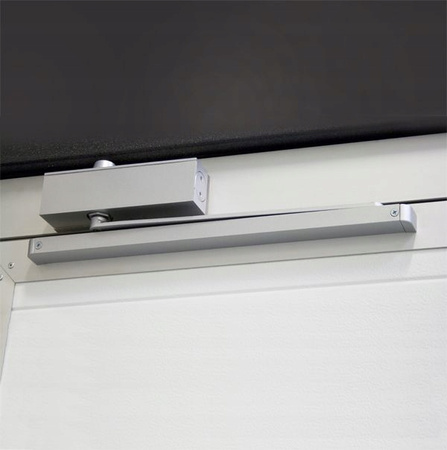 Samozamykacz do drzwi serwisowych z szyną